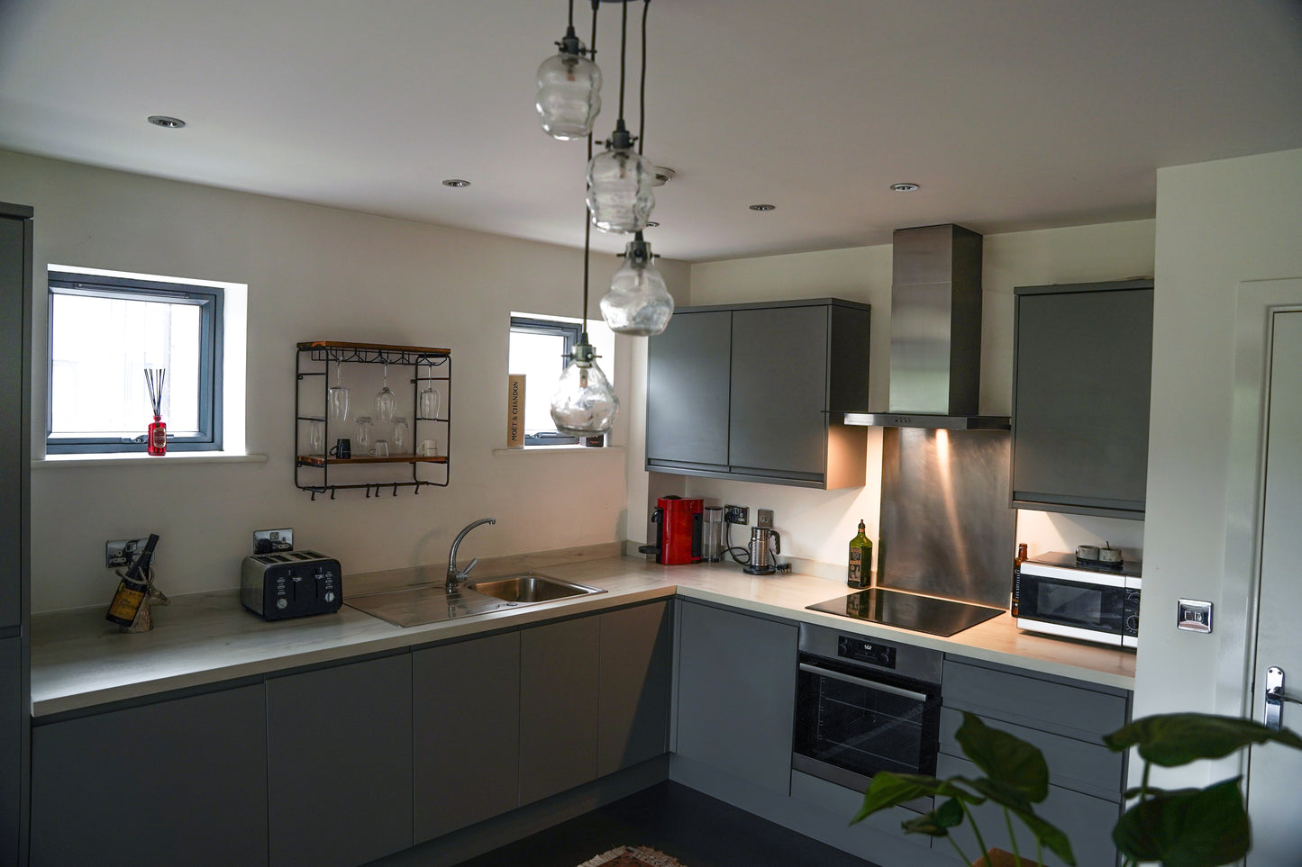 35 Edmunds Vale 2 Bed 2 Bath ｜全新装修现代河景公寓｜两居两卫｜步行可达杜伦大学商学院