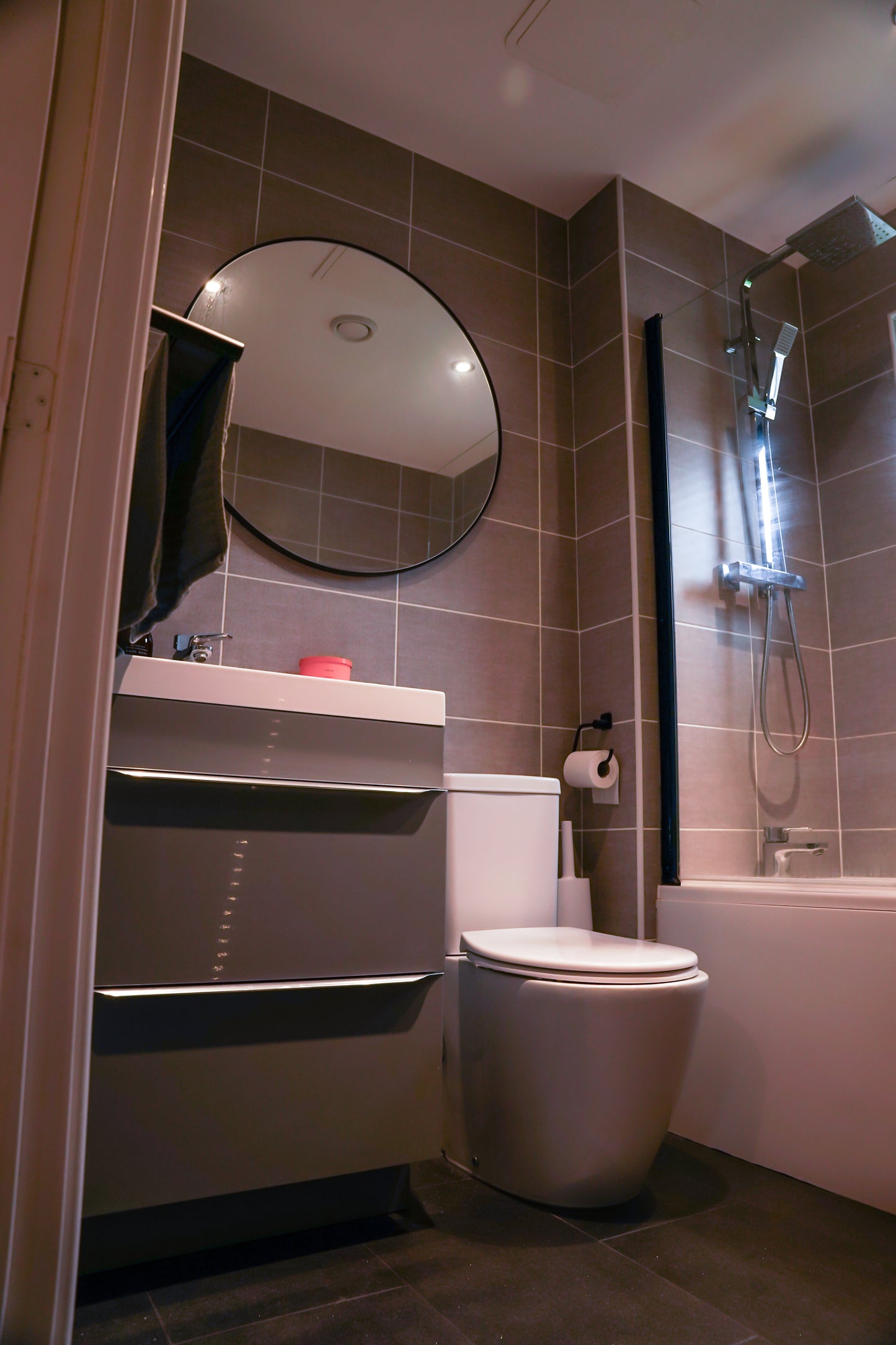 35 Edmunds Vale 2 Bed 2 Bath ｜全新装修现代河景公寓｜两居两卫｜步行可达杜伦大学商学院