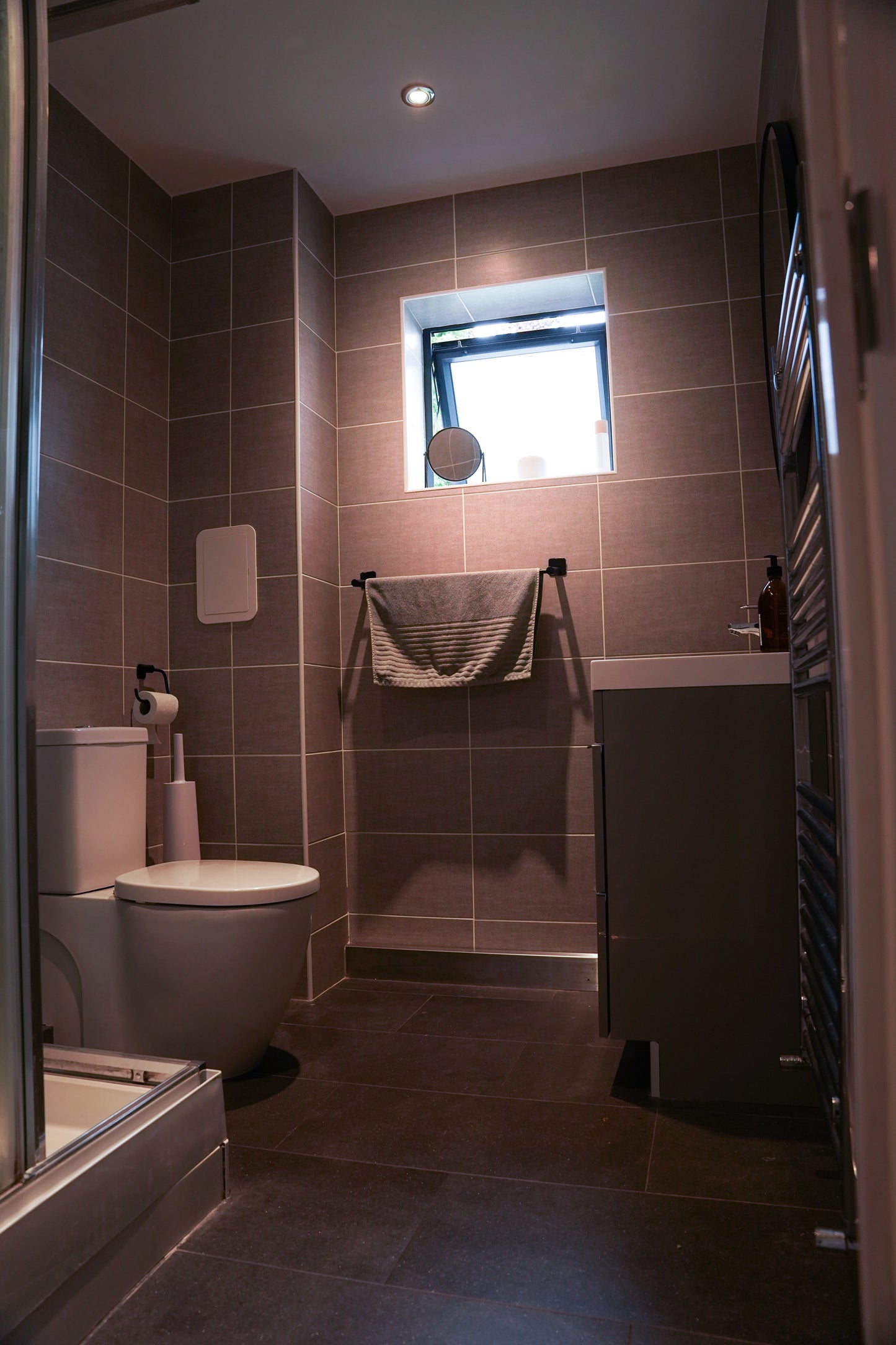 35 Edmunds Vale 2 Bed 2 Bath ｜全新装修现代河景公寓｜两居两卫｜步行可达杜伦大学商学院