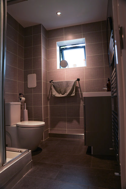 35 Edmunds Vale 2 Bed 2 Bath ｜全新装修现代河景公寓｜两居两卫｜步行可达杜伦大学商学院