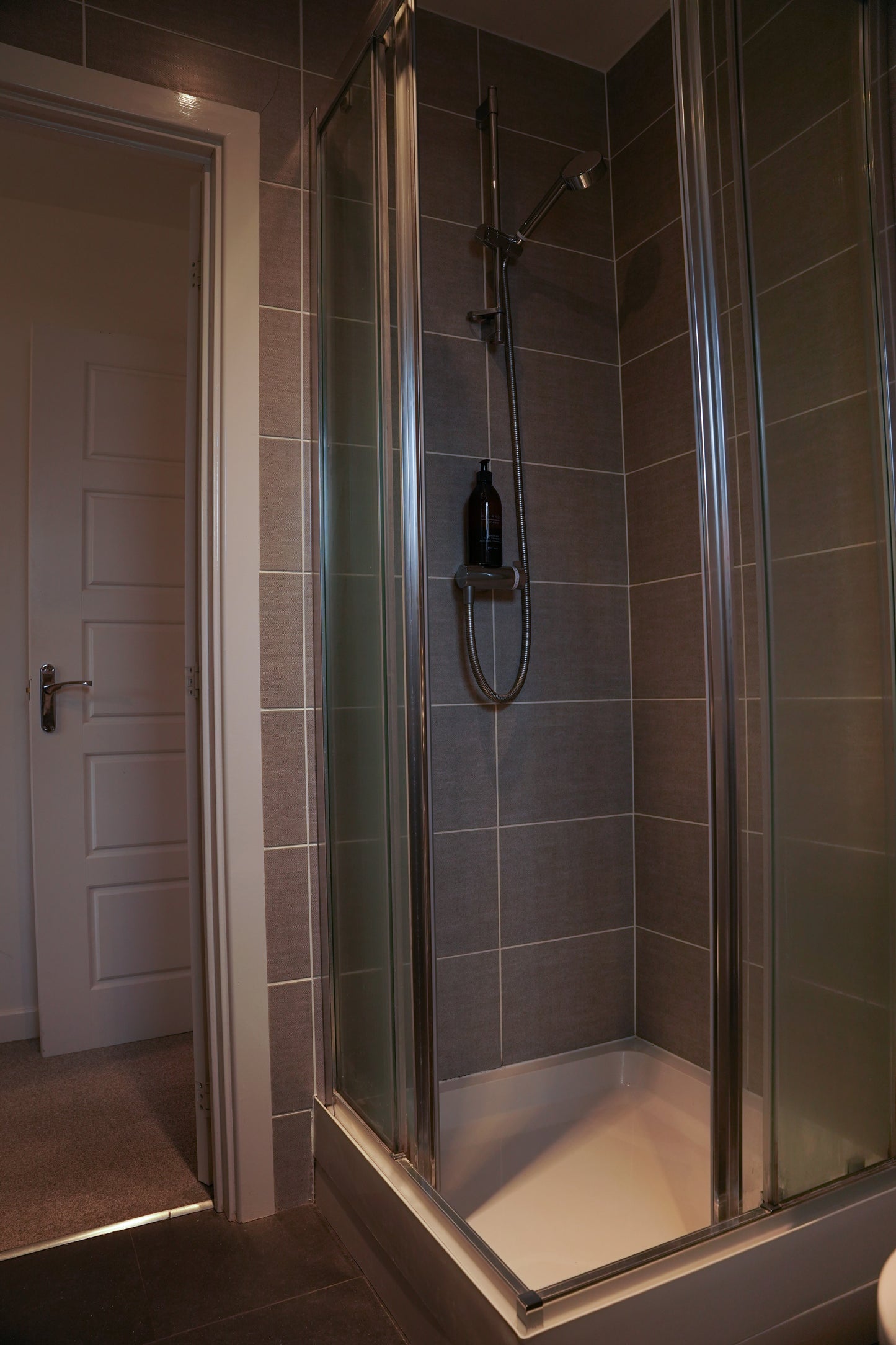 35 Edmunds Vale 2 Bed 2 Bath ｜全新装修现代河景公寓｜两居两卫｜步行可达杜伦大学商学院