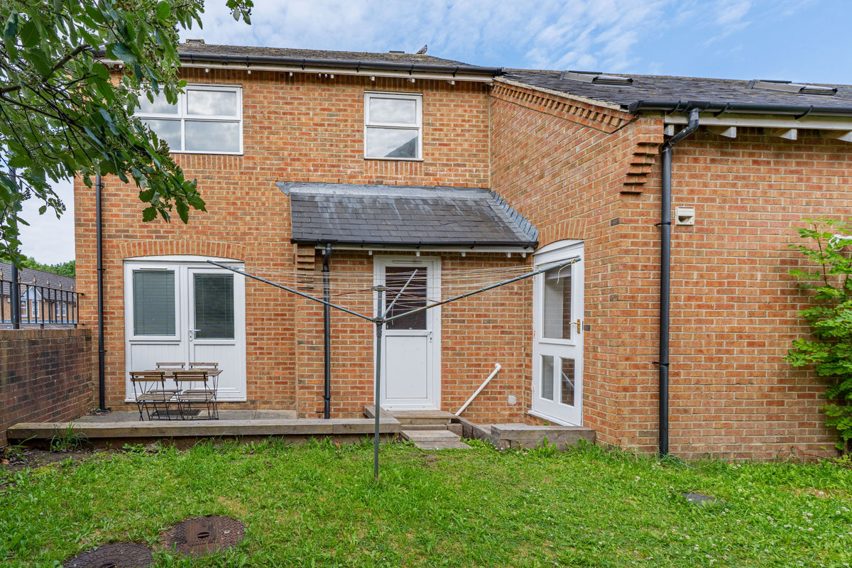3 St. Giles Close, Durham, Ex - Bills