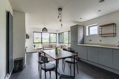 35 Edmunds Vale 2 Bed 2 Bath ｜全新装修现代河景公寓｜两居两卫｜步行可达杜伦大学商学院