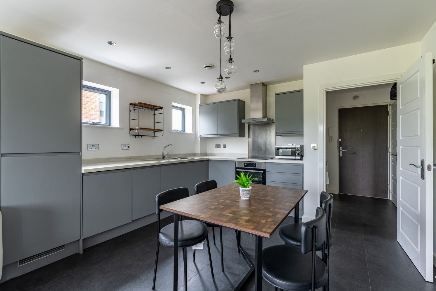 35 Edmunds Vale 2 Bed 2 Bath ｜全新装修现代河景公寓｜两居两卫｜步行可达杜伦大学商学院