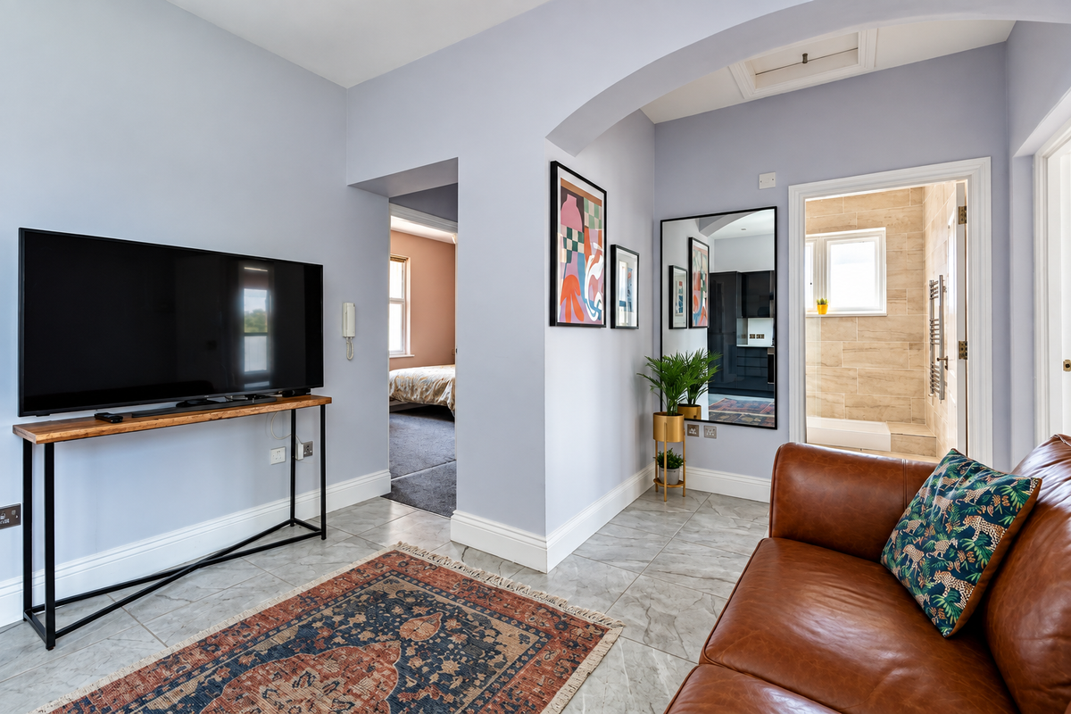 12 The Cathedrals, Durham, 2 Bed 2 Bath - Ex Bills