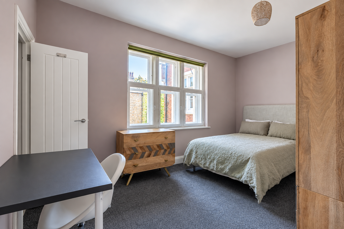 12 The Cathedrals, Durham, 2 Bed 2 Bath - Ex Bills