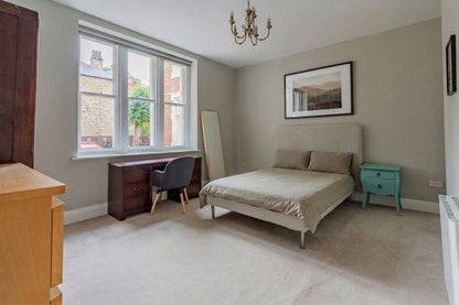 8 The Cathedrals, Durham, 2 Bed 2 Bath - Ex Bills