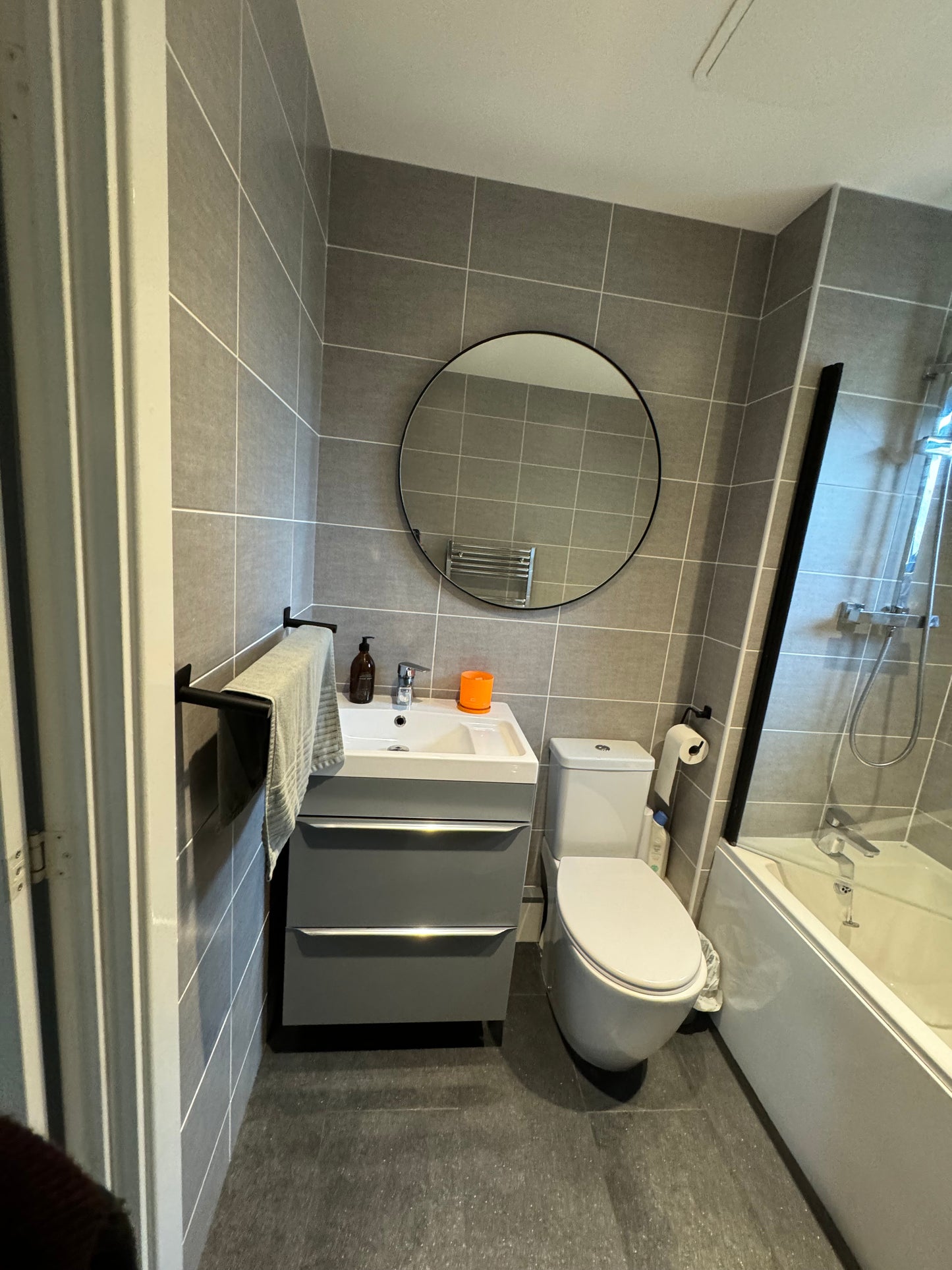 35 Edmunds Vale 2 Bed 2 Bath ｜全新装修现代河景公寓｜两居两卫｜步行可达杜伦大学商学院