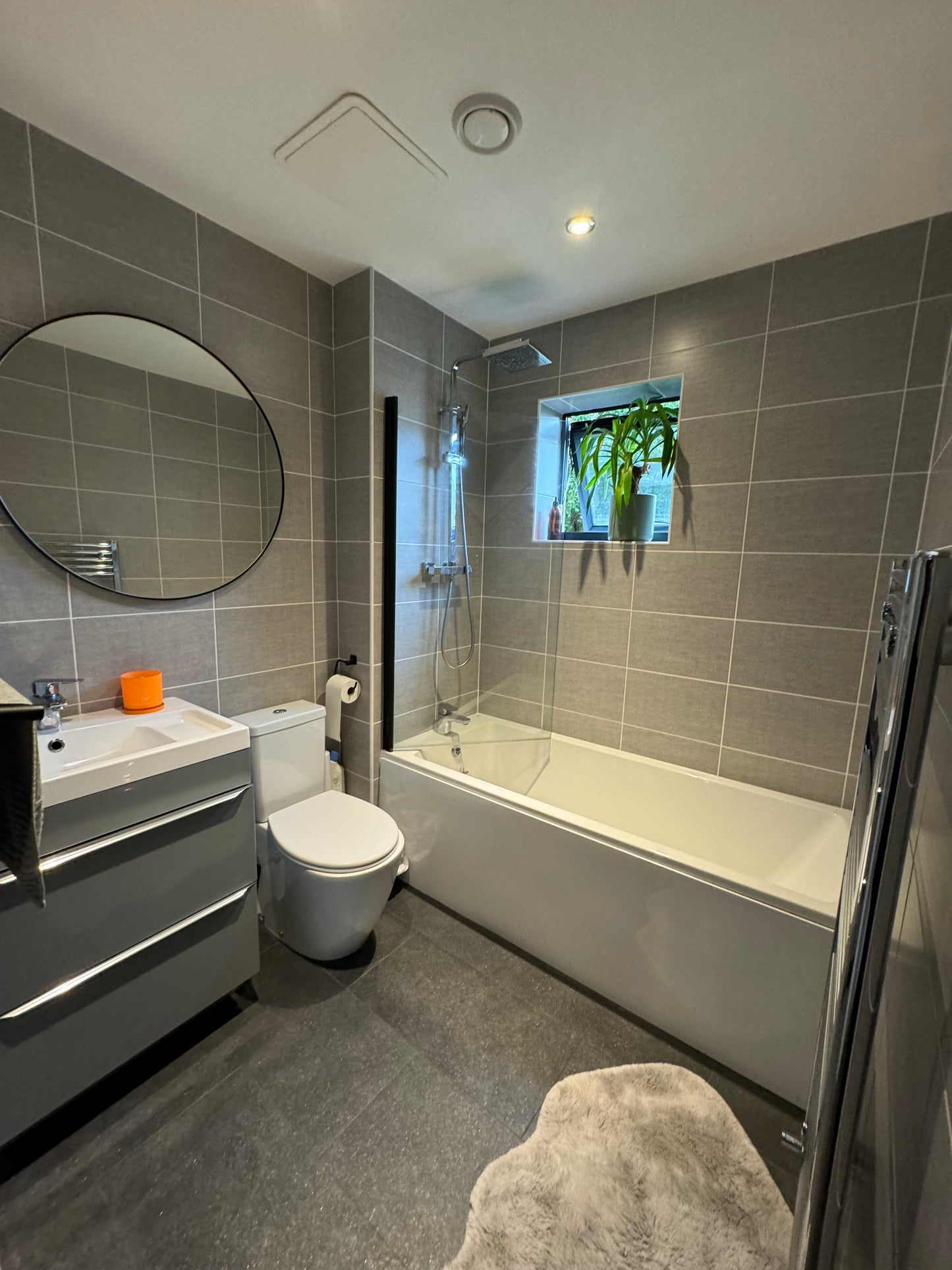 35 Edmunds Vale 2 Bed 2 Bath ｜全新装修现代河景公寓｜两居两卫｜步行可达杜伦大学商学院