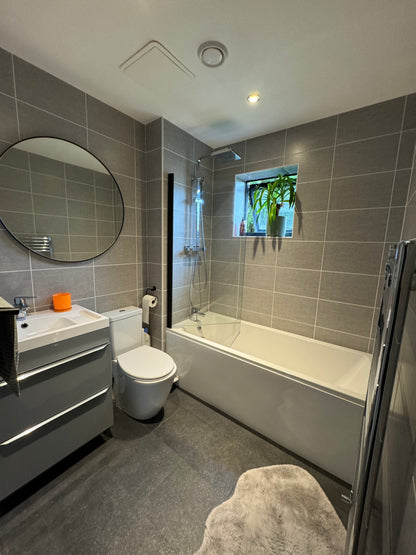 35 Edmunds Vale 2 Bed 2 Bath ｜全新装修现代河景公寓｜两居两卫｜步行可达杜伦大学商学院