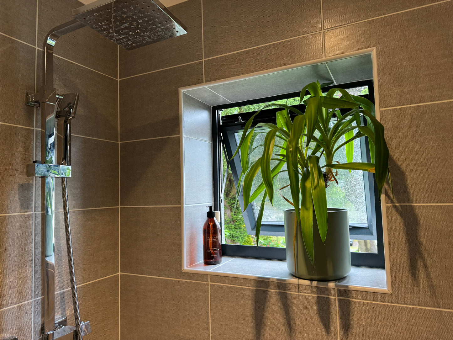 35 Edmunds Vale 2 Bed 2 Bath ｜全新装修现代河景公寓｜两居两卫｜步行可达杜伦大学商学院