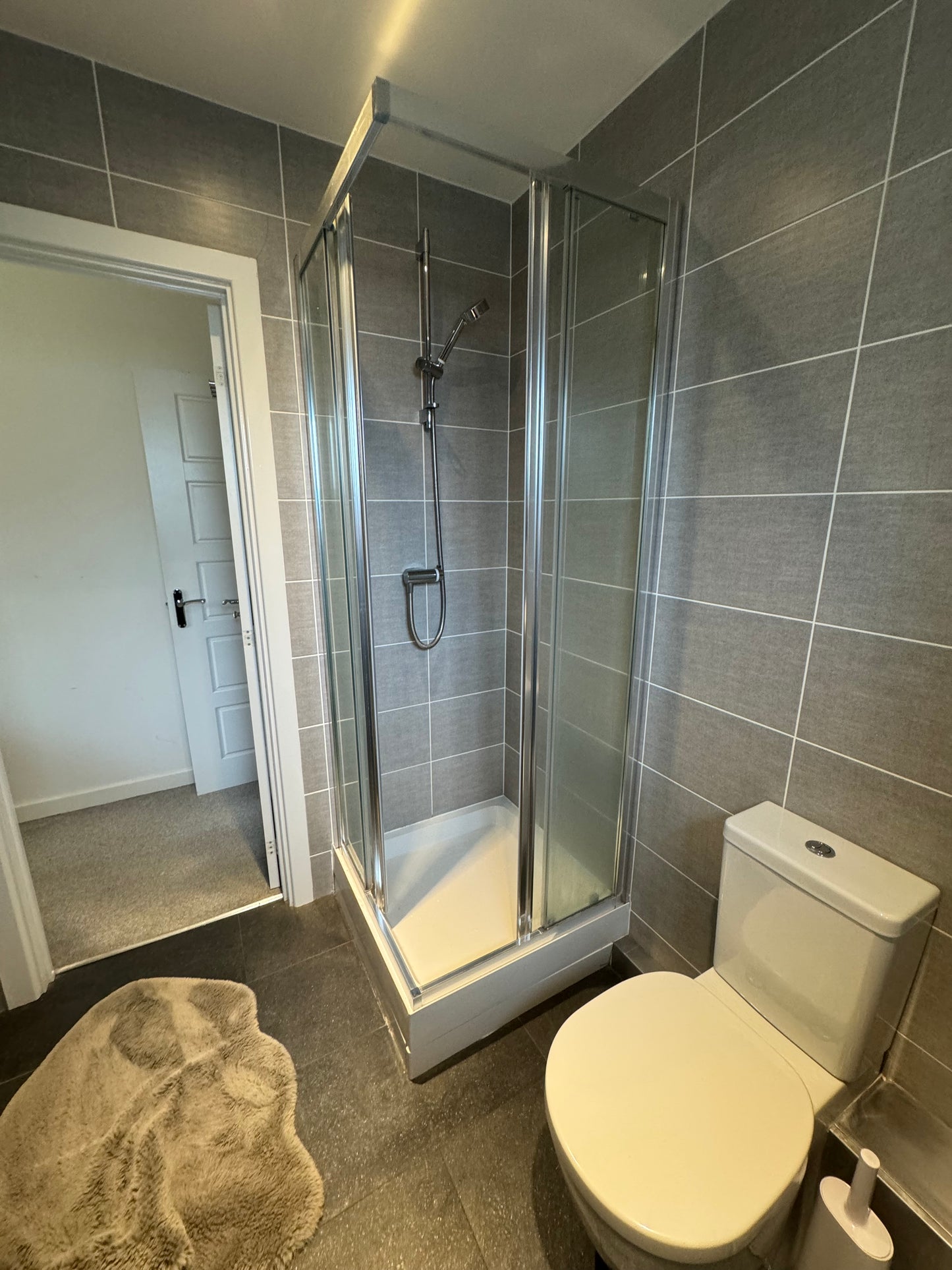 35 Edmunds Vale 2 Bed 2 Bath ｜全新装修现代河景公寓｜两居两卫｜步行可达杜伦大学商学院