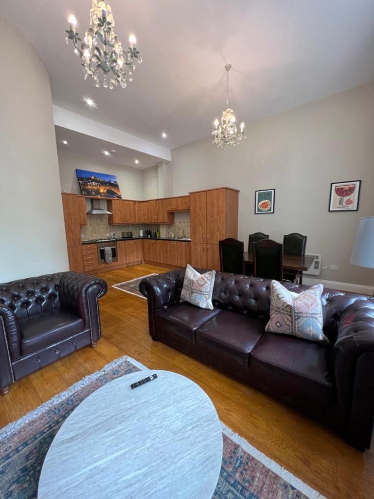 6 The Cathedrals, Durham 宽敞现代的两居两卫公寓