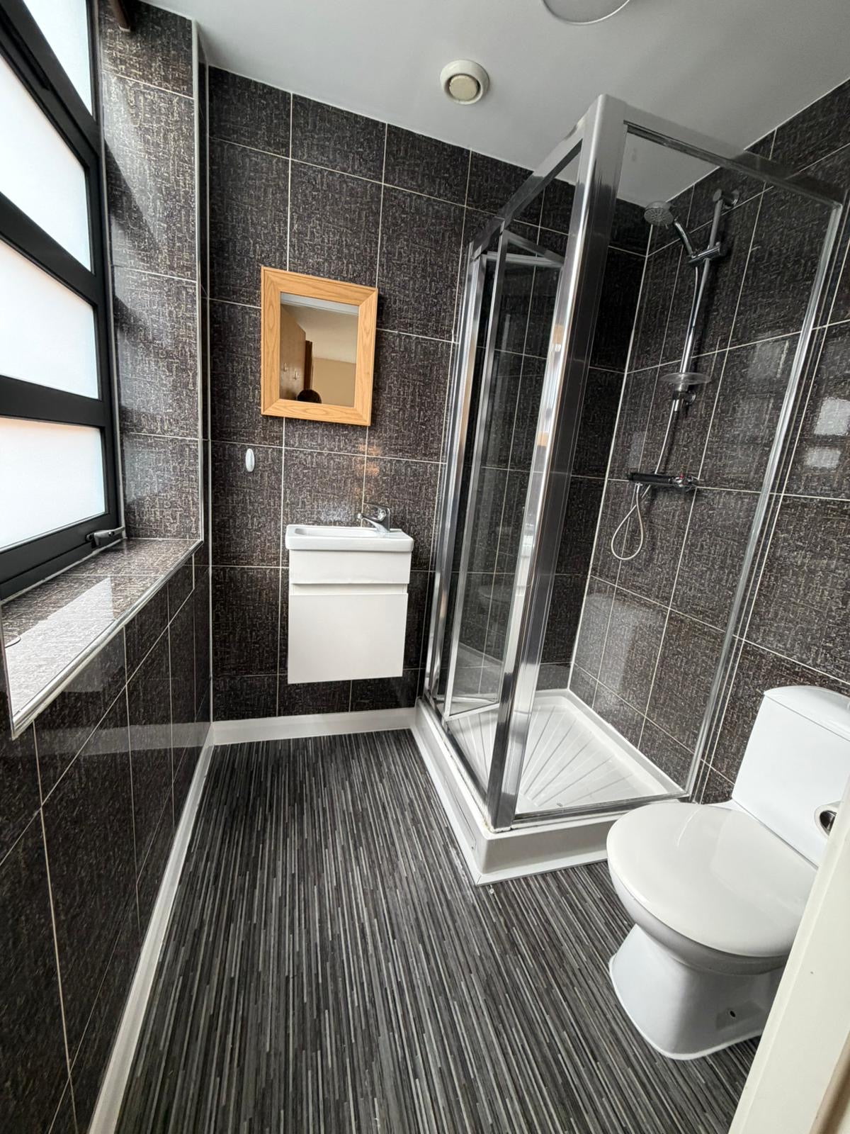 Spacious 2-Bed, 2-Bath Student Flat in Durham – 1 Finney Court 宽敞两卧两卫学生公寓，步行至杜伦大学 – 1 Finney Court