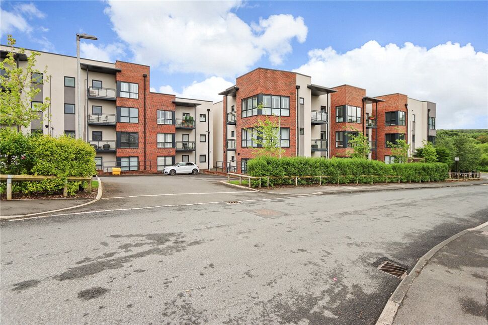 35 Edmunds Vale 2 Bed 2 Bath - Excluding Bills｜全新装修现代河景公寓｜两居两卫｜步行可达杜伦大学商学院